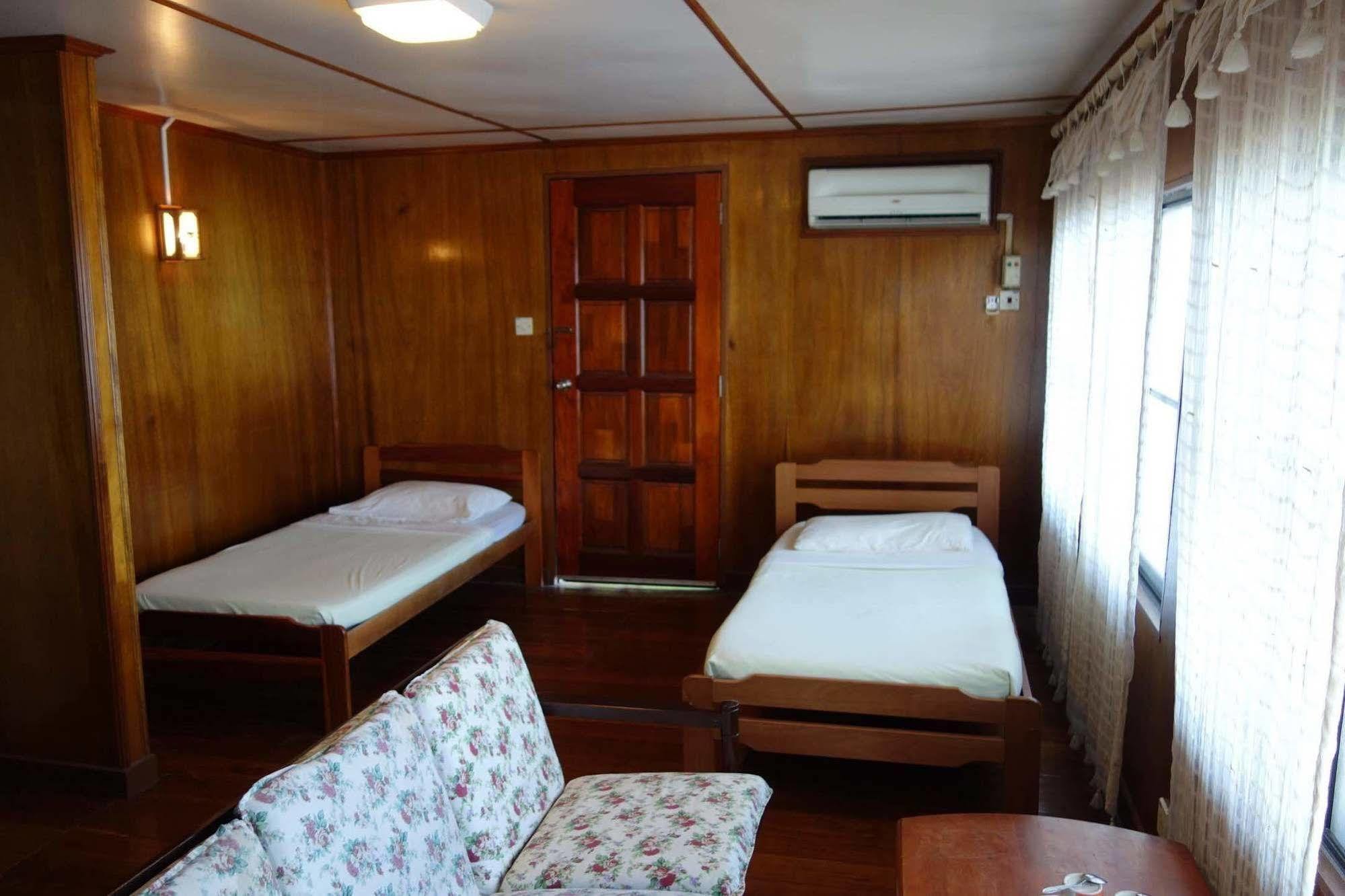 Seaside Travellers Inn Kinarut Dış mekan fotoğraf